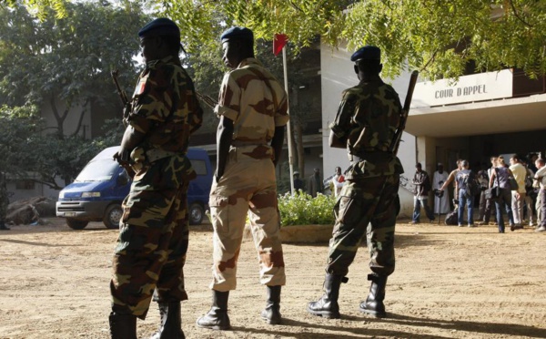 Présidentielle au Zimbabwe: l'écart se resserre entre Mnangagwa et Chamisa