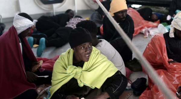 Un bateau de Migrants, le Sarost 5, Interdit d’accoster sur la côte méditerranéenne depuis deux semaines