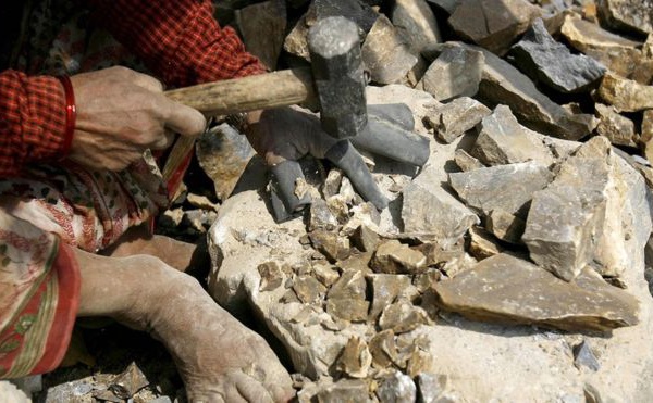 ​ Les casseuses de pierres inquiètent pour leur avenir en RDC