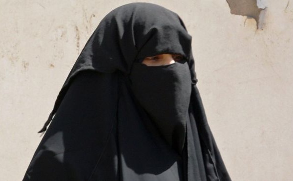 Un égyptien arrêté pour avoir mangé avec une femme