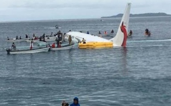 Video: un avion termine son vol dans l'océan