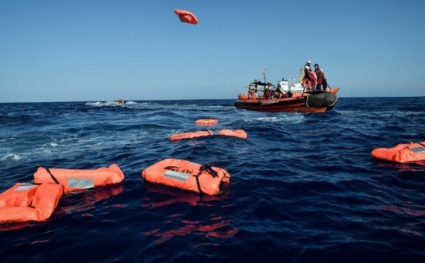 Migrants: un nouveau bateau humanitaire va patrouiller au large de la Libye