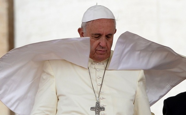 Avortement : le Pape François compare les médecins qui le pratique à des "tueurs à gages"