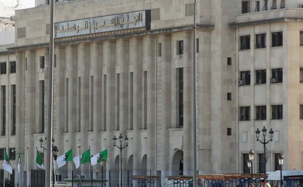 Algérie: crise au Parlement, le FLN exige la démission de son président