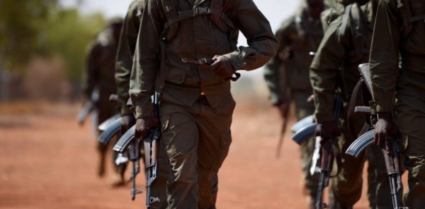 Burkina Faso : un groupe armé attaque la gendarmerie de Djibo et libère plusieurs détenus