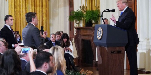 Vidéo : Donald Trump s'en prend violemment à un journaliste de CNN