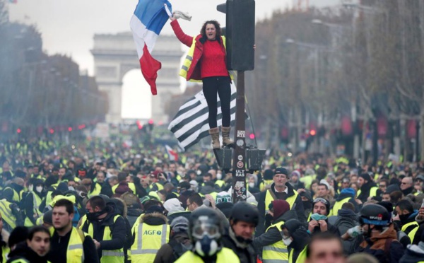 Tout ce que vous devez savoir sur le mouvement social inédit des "Gilets Jaunes"
