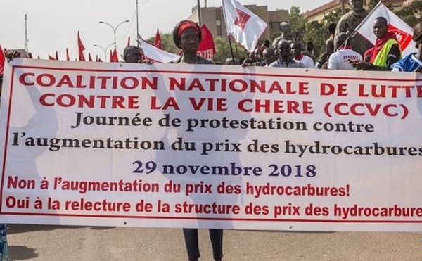 Pas d'accord sur la baisse du prix du carburant au Burkina