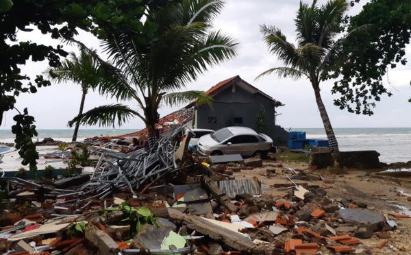 Tsunami en Indonésie: sur les réseaux sociaux, les témoins racontent l'horreur
