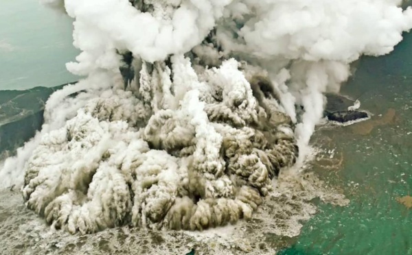 L'Indonésie relève le niveau d'alerte du volcan à l’origine du tsunami
