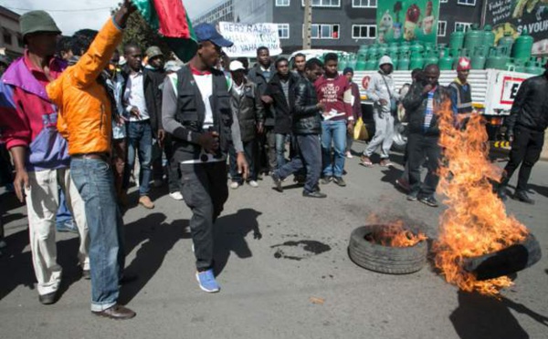 Heurts entre la police et les partisans de Ravalomana