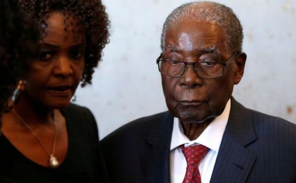 Une valise d'argent volée chez Mugabe