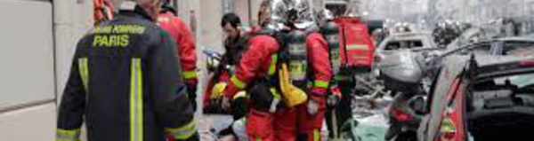 Explosion à Paris: deux pompiers sont décédés, selon un nouveau bilan