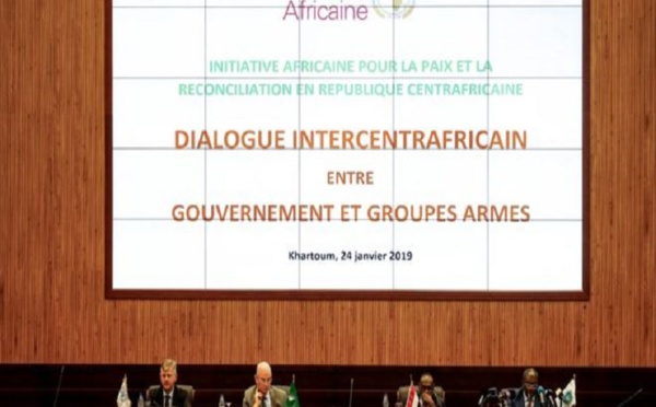 Un accord de paix conclu entre gouvernement et groupes rebelles