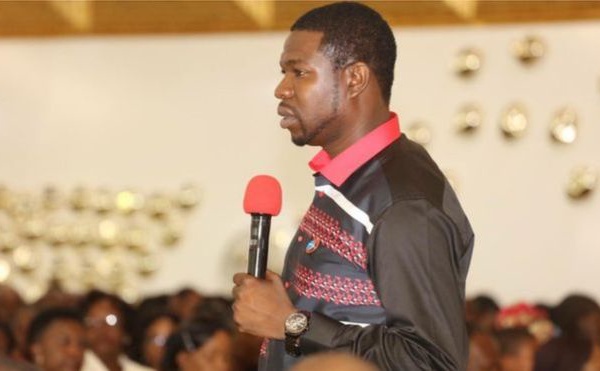 Un pasteur qui 'prétend guérir' le Sida condamné au Zimbabwe