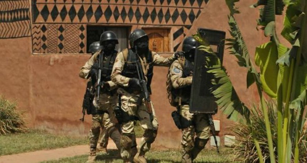 Burkina: 2 militaires tués par l'explosion d'un cadavre piégé