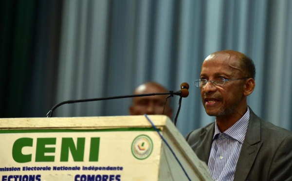 Aux Comores, onze des douze candidats d'opposition se constituent en collectif