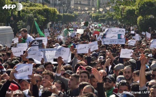 Contestation en Algérie: des milliers de personnes défilent à Alger