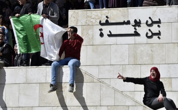 Algérie: l'opposition demande un report des élections