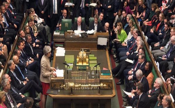 Brexit: la guerre des nerfs se poursuit à Londres