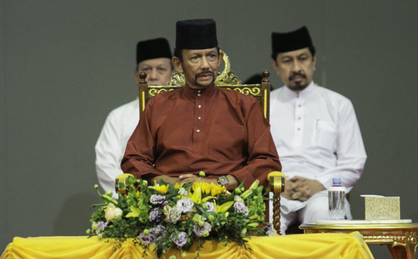 Le Sultan de Brunei décide de lapider les homosexuels