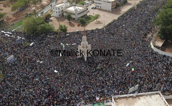 Mali: plus de 10 000 personnes dans les rues de la capitale pour protester contre le pouvoir