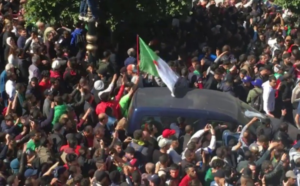 Bensalah, dégage!": à Alger, les étudiants crient leur colère