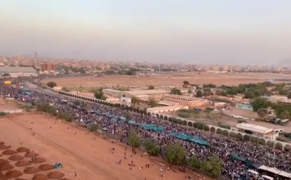 Des manifestants toujours plus nombreux pour réclamer le départ d’Omar el-Béchir