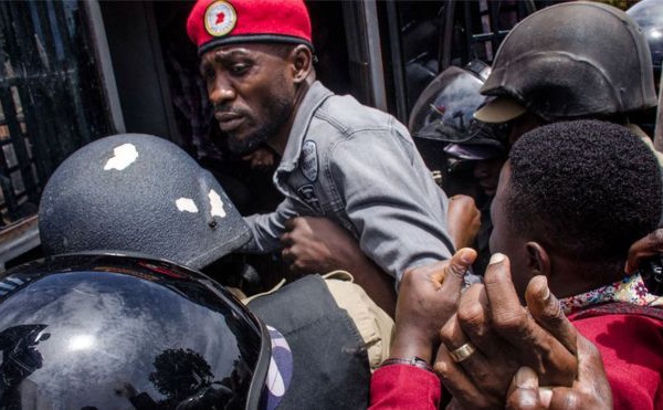 Bobi Wine appelle à protester contre la police ougandaise