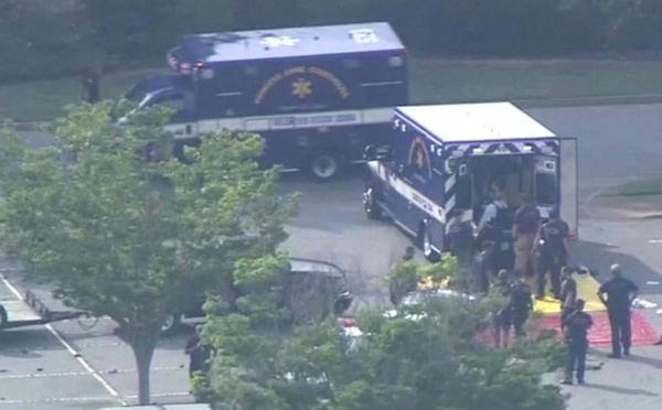 États-Unis: une fusillade fait 12 morts dans une station balnéaire de Virginie