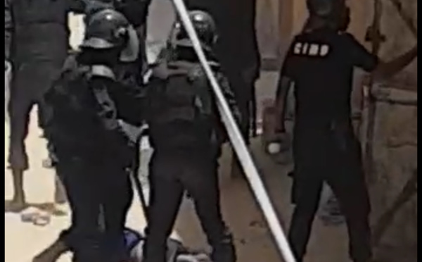 Vidéo - Ça chauffe en Mauritanie où la police réprime les populations qui manifestent contre la probable confiscation de leurs votes 