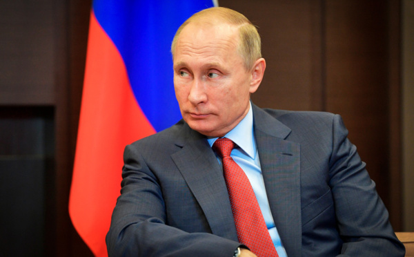 Pourquoi Vladimir Poutine a-t-il apporté sa propre tasse au dîner du G20 ?