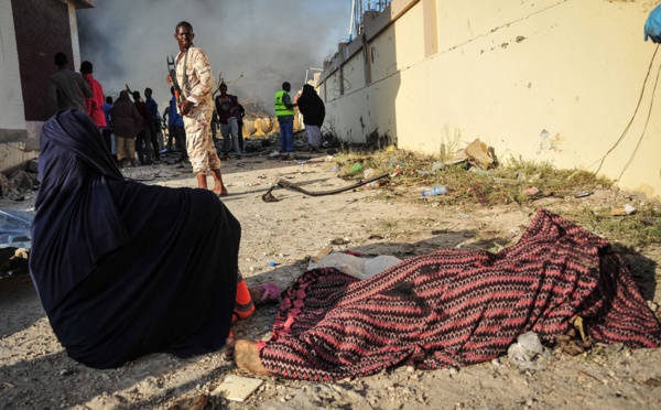 Au moins 12 morts et 30 blessés dans une attaque lancée par des militants islamistes shebabs