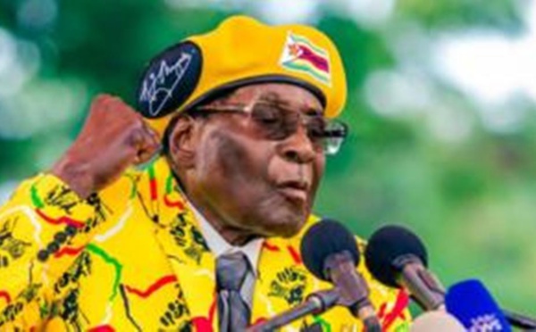 Mugabe à l'hôpital de Singapour depuis avril