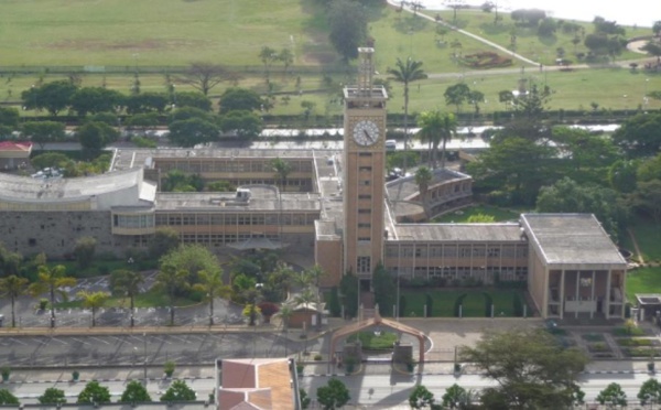 Une députée kényane expulsée du Parlement pour y avoir emmené son bébé