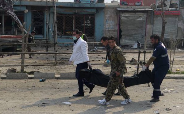 ​Afghanistan: le bilan de l'attentat-suicide de samedi à Kaboul réévalué à 80 morts