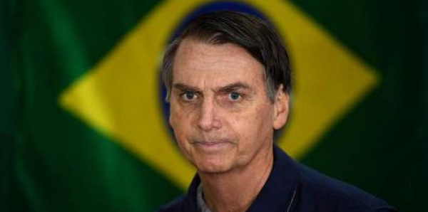 Bolsonaro exige que Macron "Retire ses insultes " avant de discuter de l'Aide du G7
