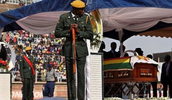 Le Zimbabwe rend un dernier hommage à Mugabe