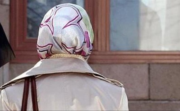 France: une femme voilée poignardée en pleine rue devant sa famille