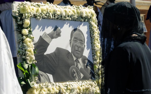 Zimbabwe: l'ex-président Robert Mugabe enterré dans son village natal
