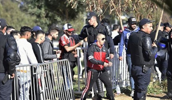 Mobilisation pour une sortie de crise en Algérie