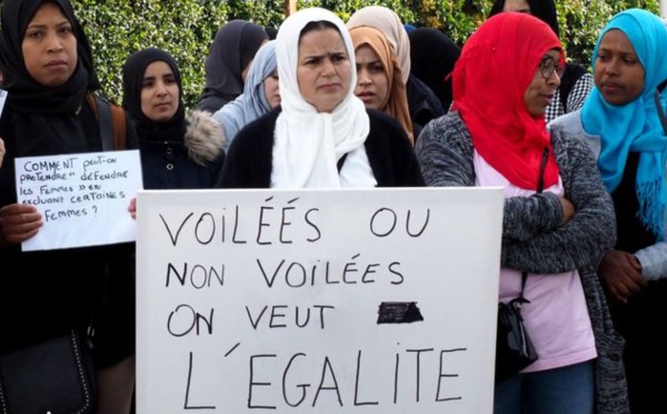 Macron met en garde contre la stigmatisation des musulmans dans le conflit autour du voile en France