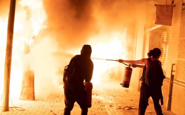 Espagne: les catalans mettent le feu à la rue pour réclamer la libération de leurs leaders  emprisonés