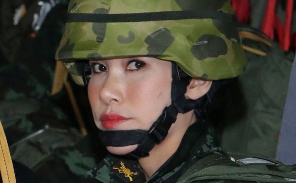 Thaïlande : le roi déchoit sa "concubine" de ses titres de noblesse en raison de sa jalousie vis-à-vis de la reine