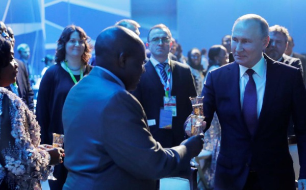 Vladimir Poutine se cherche de nouveaux alliés au sommet Russie-Afrique