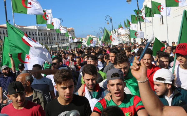 Une marée humaine défile dans les rues d'Alger pour une «nouvelle indépendance»