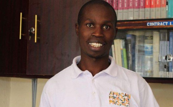 Hier condamné à mort, aujourd'hui diplômé de l'Université de Londres