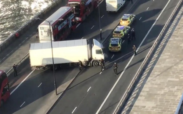 Londres: attaque à l’arme blanche sur le London Bridge, le suspect abattu
