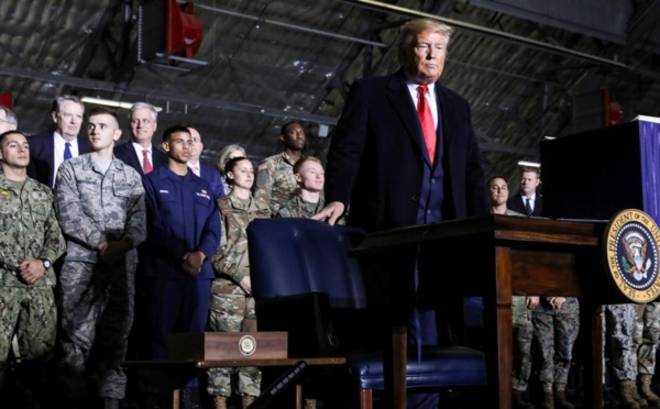 États-Unis: Donald Trump vante son bilan avant de partir en vacances