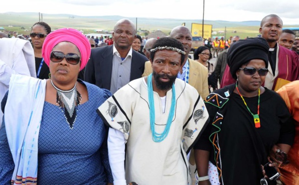 Afrique du Sud: Ramaphosa libère 14 000 prisonniers, dont le roi des Thembu